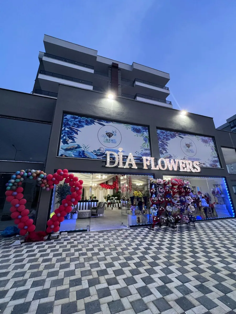 DİA Flowers Belek mağazası, akşam